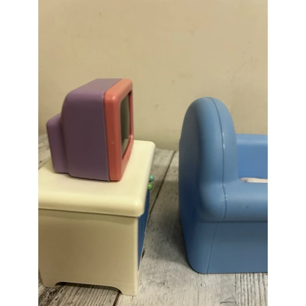 Vintage Little Tikes My Size Barbie Doll House Living Room Chair Tv Stand Pillow